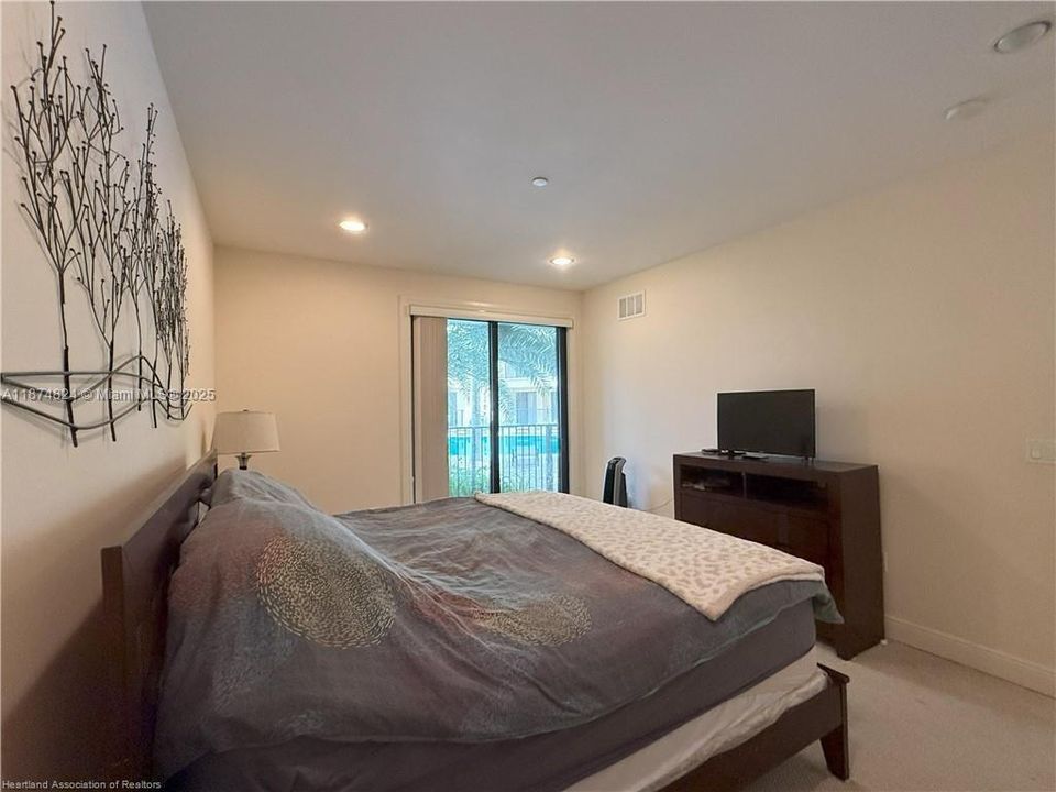 For Sale: $329,900 (3 beds, 2 baths, 1323 Square Feet)