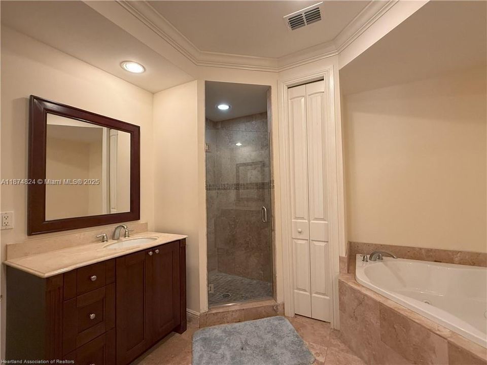 For Sale: $329,900 (3 beds, 2 baths, 1323 Square Feet)