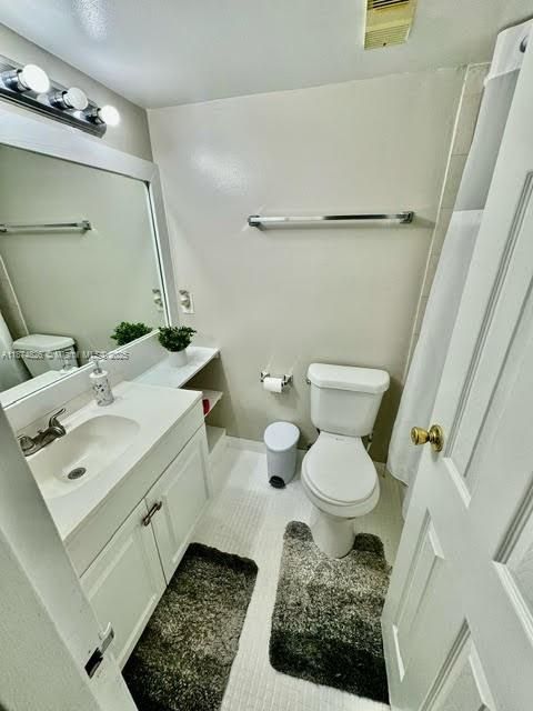 最近售出: $158,000 (2 贝兹, 2 浴室, 1040 平方英尺)