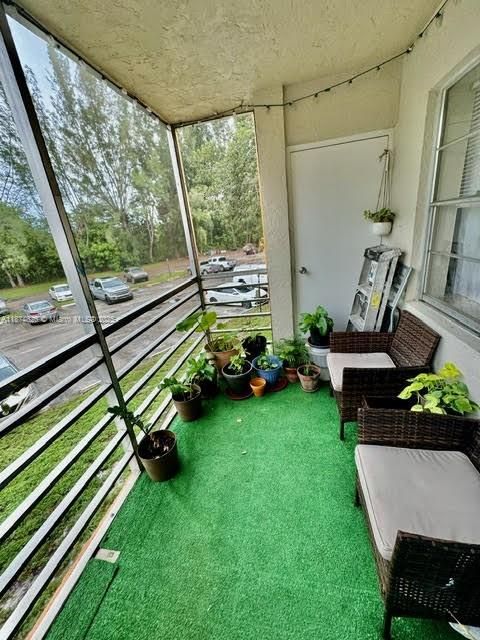 最近售出: $158,000 (2 贝兹, 2 浴室, 1040 平方英尺)