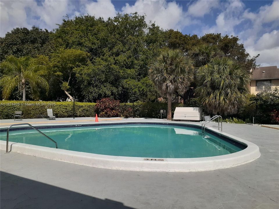 最近售出: $158,000 (2 贝兹, 2 浴室, 1040 平方英尺)