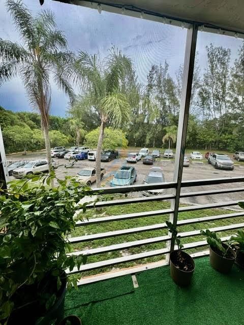 最近售出: $158,000 (2 贝兹, 2 浴室, 1040 平方英尺)