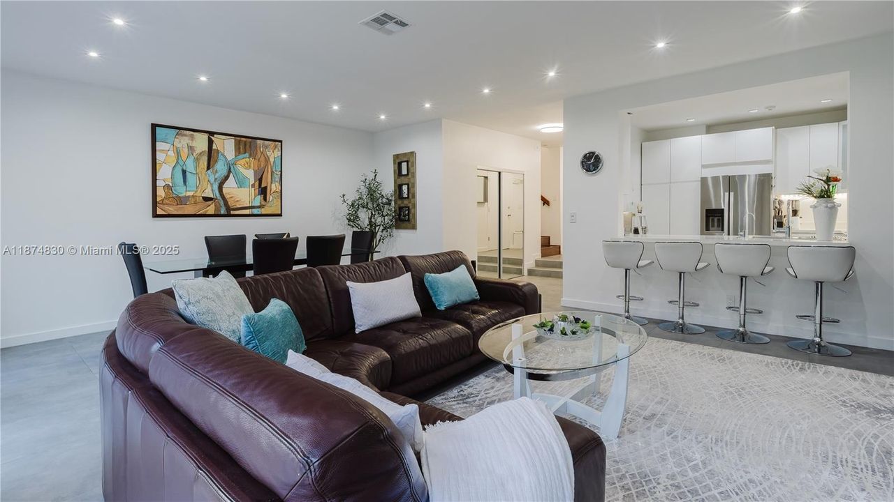 待售: $688,000 (3 贝兹, 2 浴室, 1520 平方英尺)