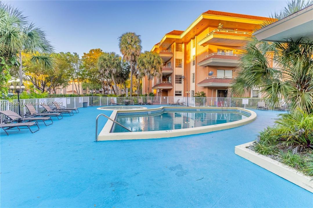 For Rent: $1,600 (1 beds, 1 baths, 810 Square Feet)