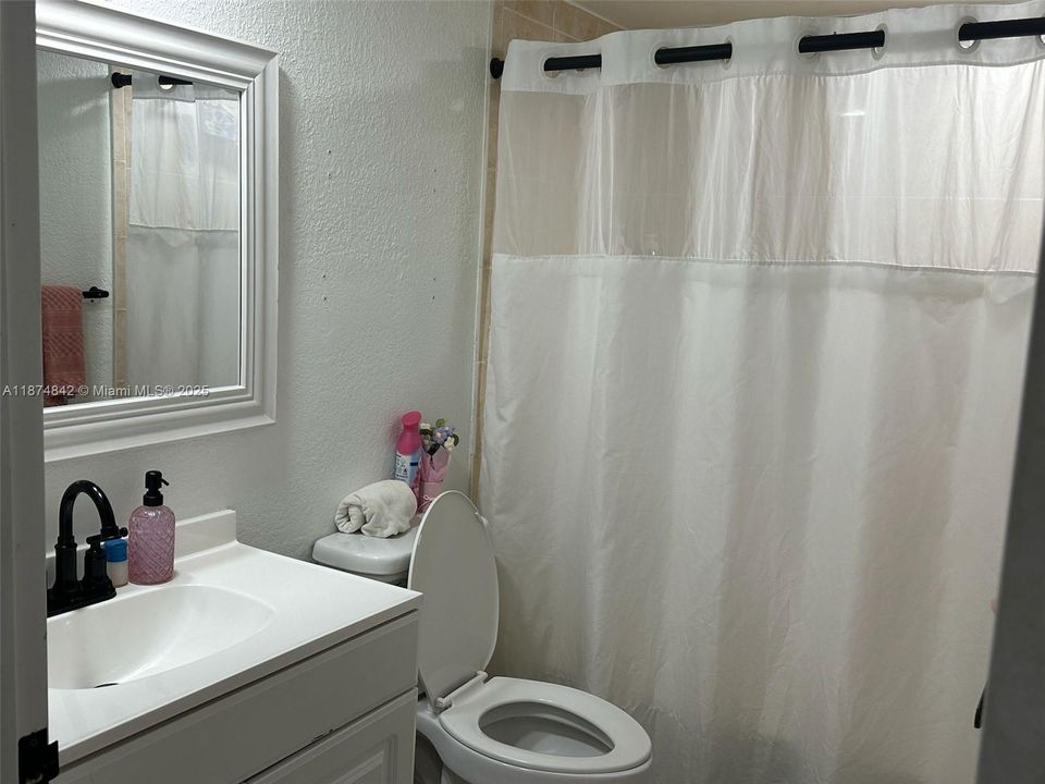 For Sale: $210,000 (2 beds, 2 baths, 1070 Square Feet)