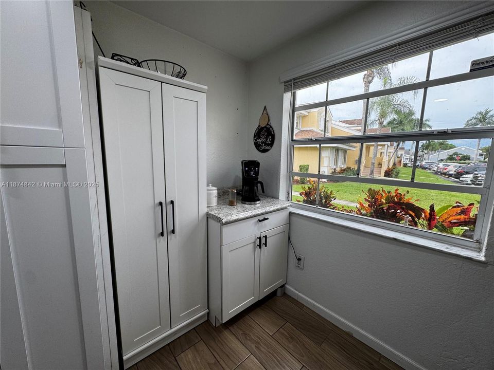 For Sale: $210,000 (2 beds, 2 baths, 1070 Square Feet)