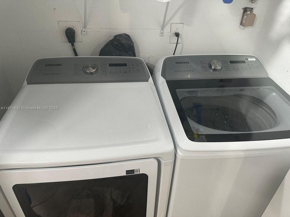 For Sale: $210,000 (2 beds, 2 baths, 1070 Square Feet)