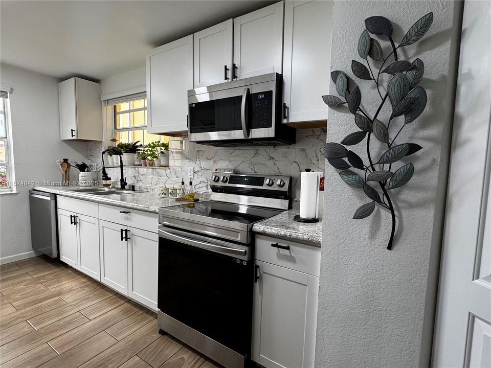 For Sale: $210,000 (2 beds, 2 baths, 1070 Square Feet)