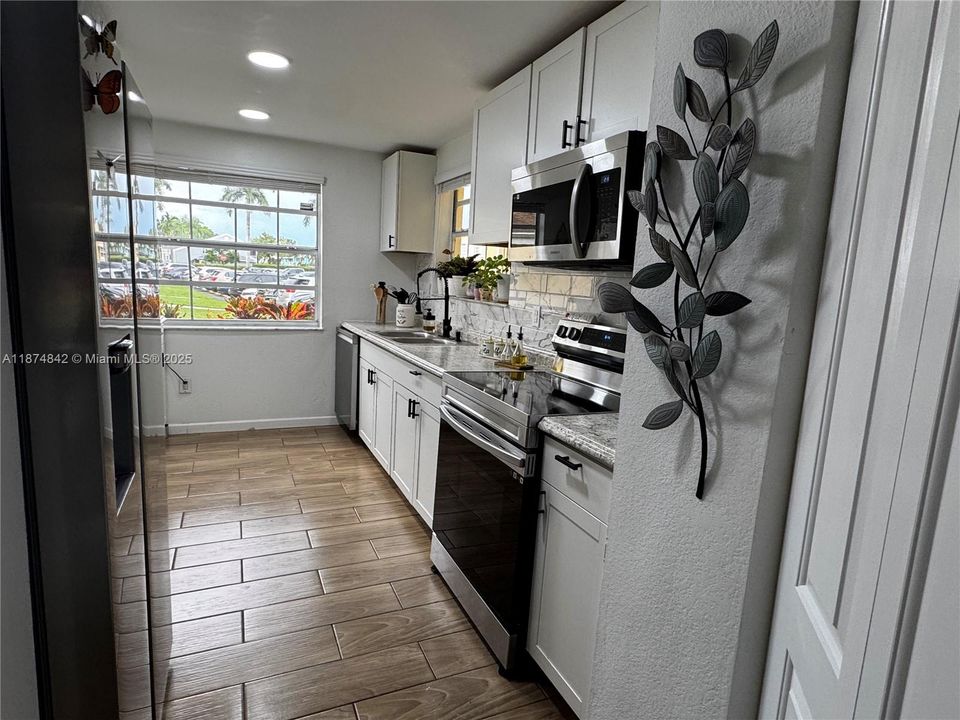 For Sale: $210,000 (2 beds, 2 baths, 1070 Square Feet)