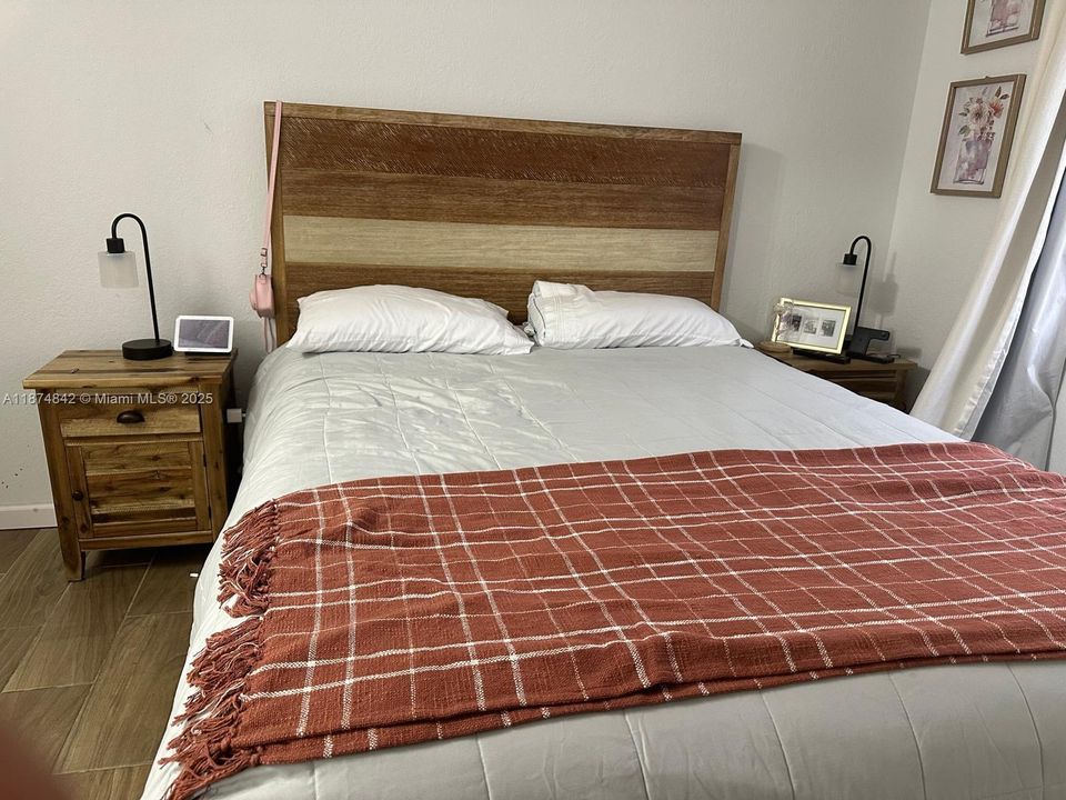 For Sale: $210,000 (2 beds, 2 baths, 1070 Square Feet)