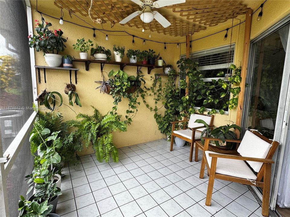 For Sale: $210,000 (2 beds, 2 baths, 1070 Square Feet)