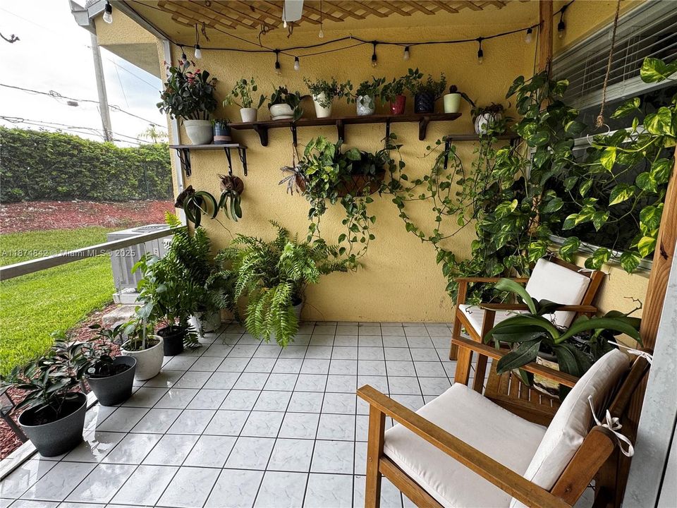 For Sale: $210,000 (2 beds, 2 baths, 1070 Square Feet)