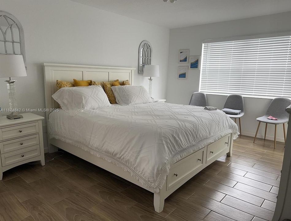 For Sale: $210,000 (2 beds, 2 baths, 1070 Square Feet)