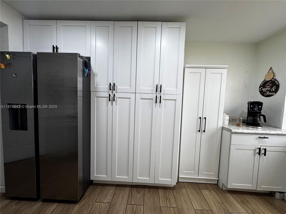 For Sale: $210,000 (2 beds, 2 baths, 1070 Square Feet)