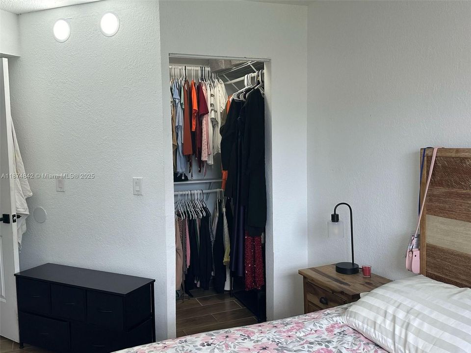 For Sale: $210,000 (2 beds, 2 baths, 1070 Square Feet)