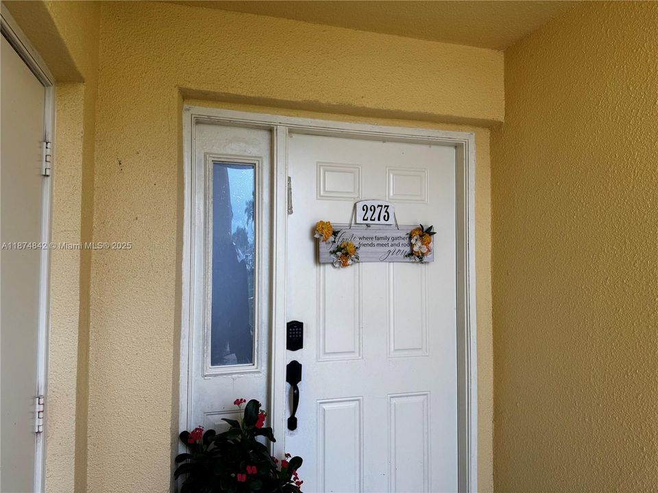 For Sale: $210,000 (2 beds, 2 baths, 1070 Square Feet)