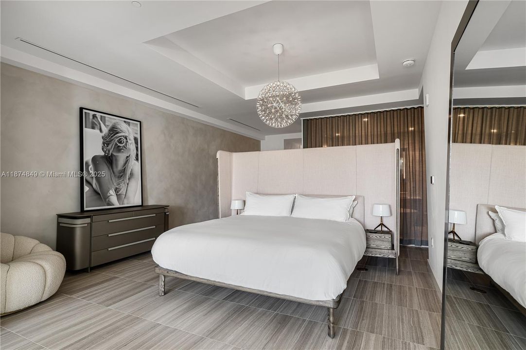 合同活跃: $17,000 (1 贝兹, 1 浴室, 1797 平方英尺)