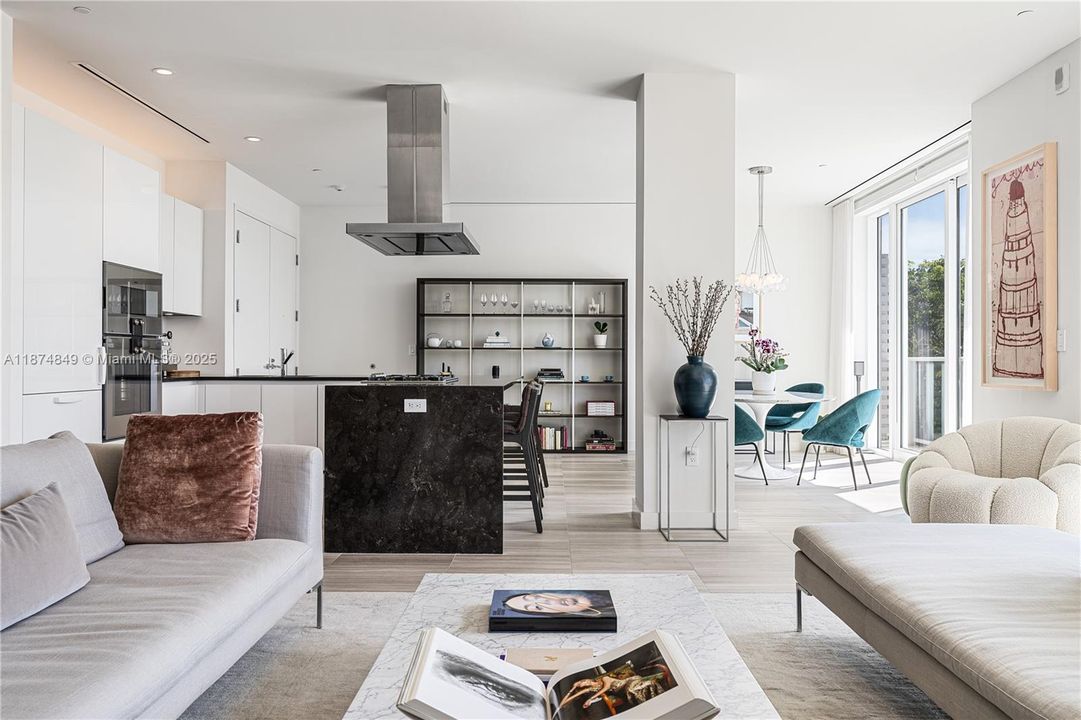 合同活跃: $17,000 (1 贝兹, 1 浴室, 1797 平方英尺)