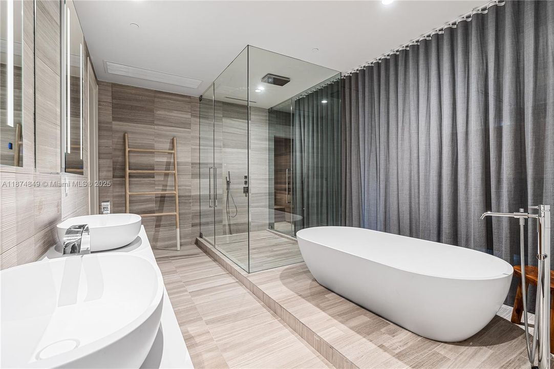 合同活跃: $17,000 (1 贝兹, 1 浴室, 1797 平方英尺)