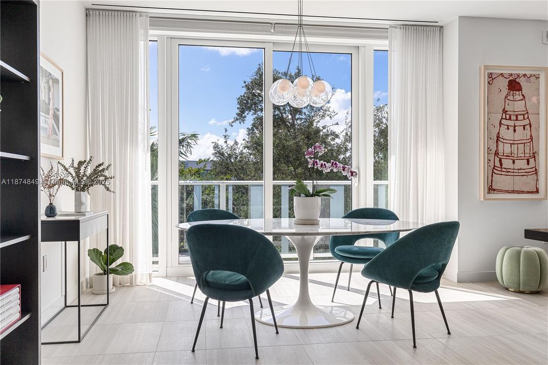 合同活跃: $17,000 (1 贝兹, 1 浴室, 1797 平方英尺)