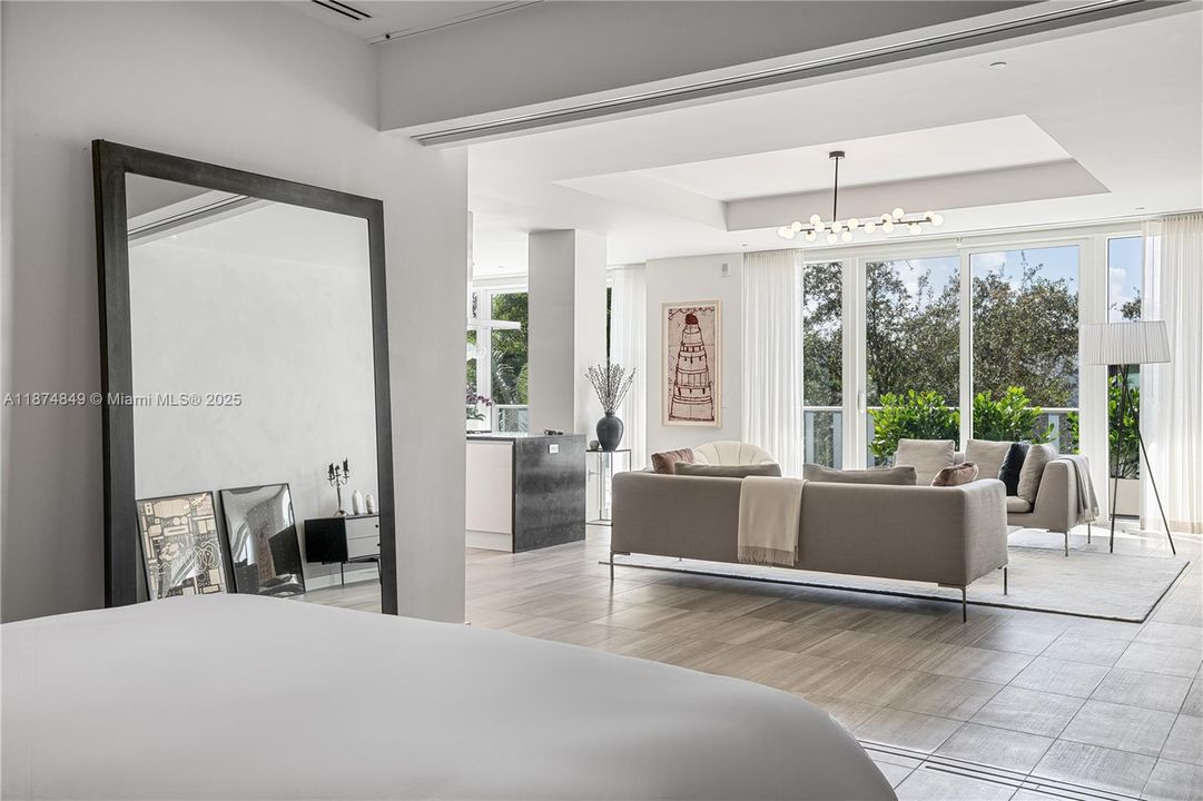 合同活跃: $17,000 (1 贝兹, 1 浴室, 1797 平方英尺)