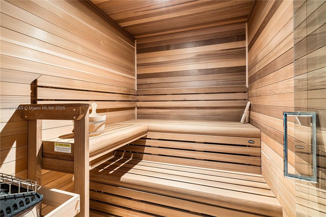 合同活跃: $17,000 (1 贝兹, 1 浴室, 1797 平方英尺)