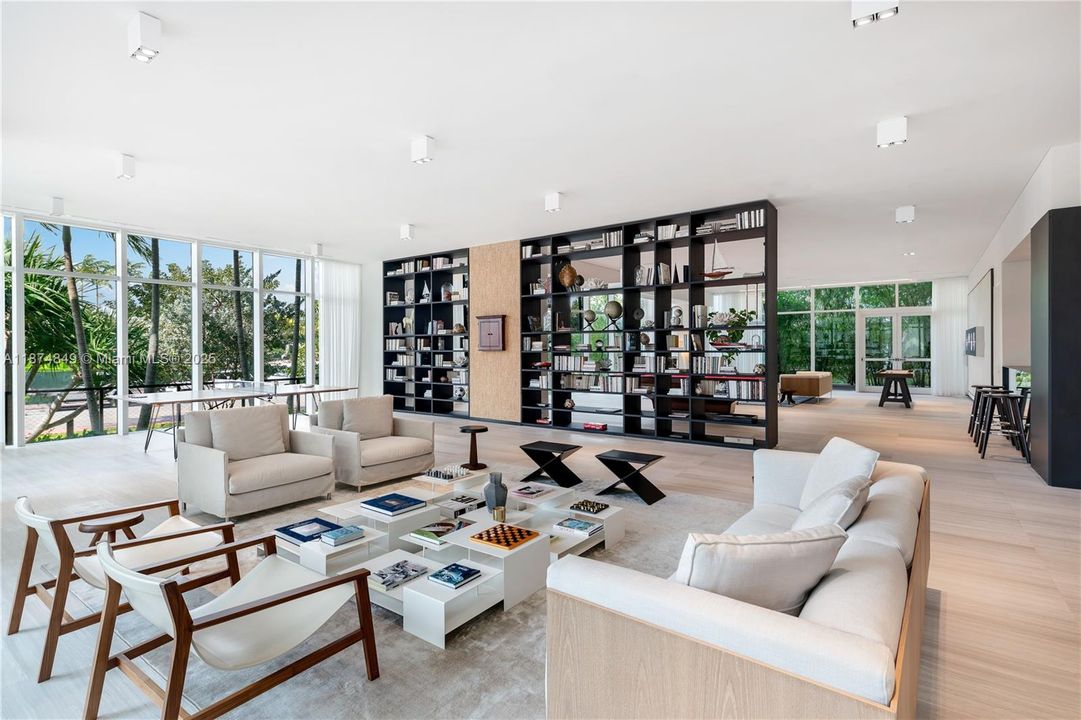 合同活跃: $17,000 (1 贝兹, 1 浴室, 1797 平方英尺)