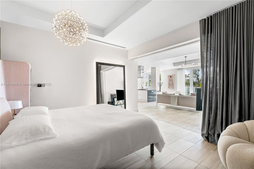 合同活跃: $17,000 (1 贝兹, 1 浴室, 1797 平方英尺)