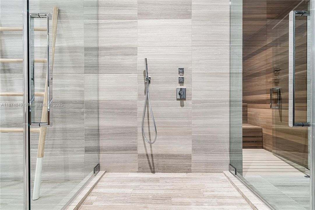 合同活跃: $17,000 (1 贝兹, 1 浴室, 1797 平方英尺)