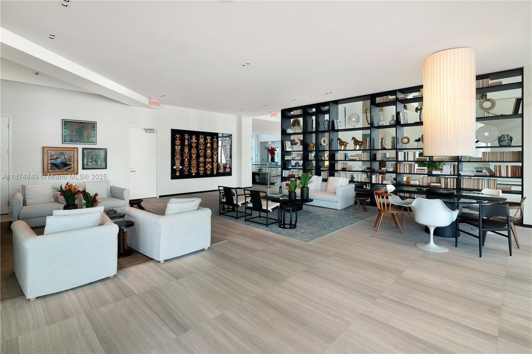 合同活跃: $17,000 (1 贝兹, 1 浴室, 1797 平方英尺)