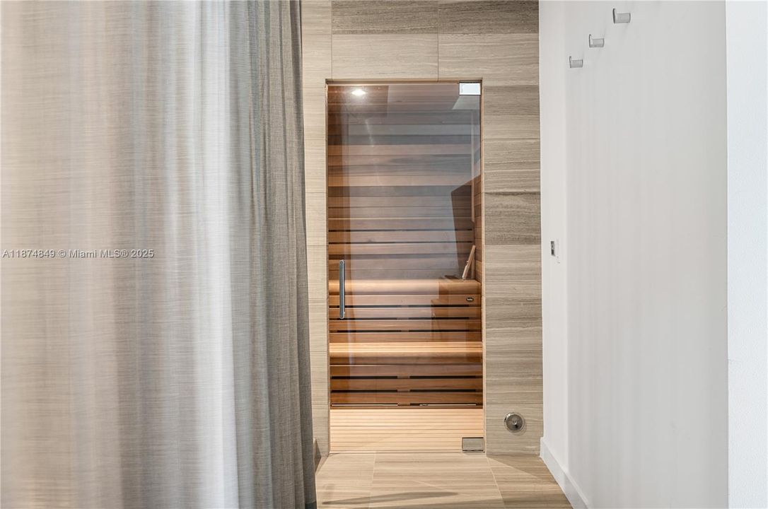 合同活跃: $17,000 (1 贝兹, 1 浴室, 1797 平方英尺)