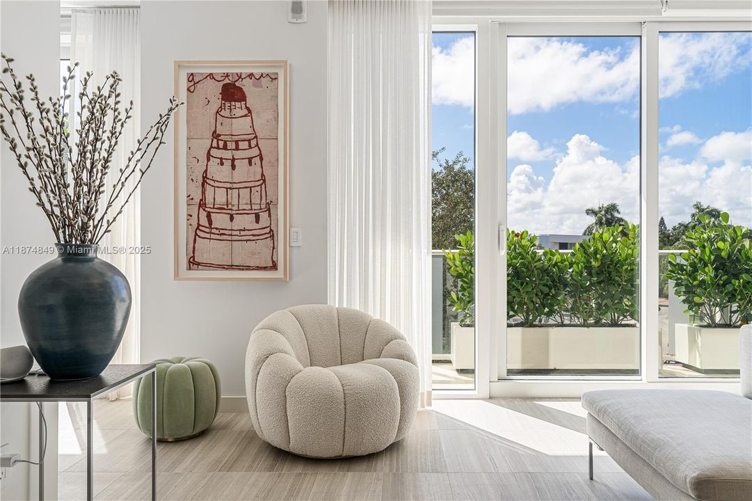 合同活跃: $17,000 (1 贝兹, 1 浴室, 1797 平方英尺)