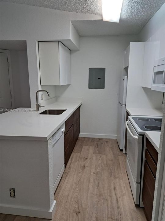 Под контрактом: $1,800 (1 спален, 1 ванн, 650 Квадратных фут)