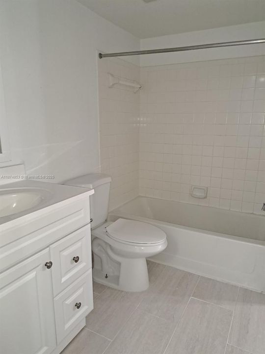 Под контрактом: $1,800 (1 спален, 1 ванн, 650 Квадратных фут)