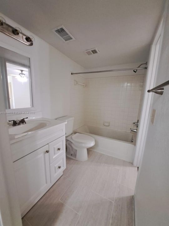 Под контрактом: $1,800 (1 спален, 1 ванн, 650 Квадратных фут)