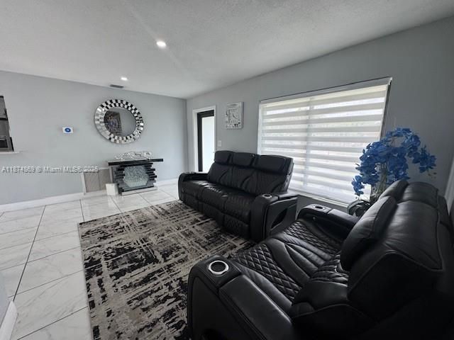 На продажу: $554,900 (3 спален, 1 ванн, 1058 Квадратных фут)