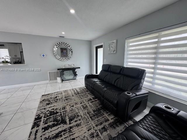 На продажу: $554,900 (3 спален, 1 ванн, 1058 Квадратных фут)