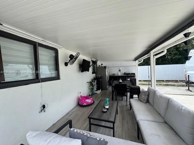 На продажу: $554,900 (3 спален, 1 ванн, 1058 Квадратных фут)