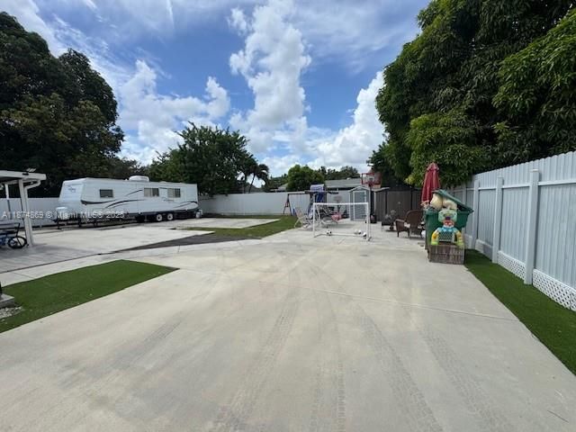 На продажу: $554,900 (3 спален, 1 ванн, 1058 Квадратных фут)