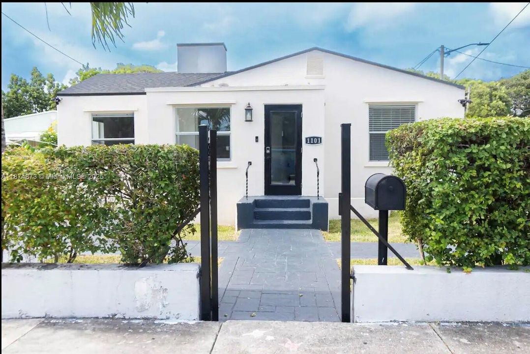 На продажу: $569,000 (3 спален, 2 ванн, 1188 Квадратных фут)