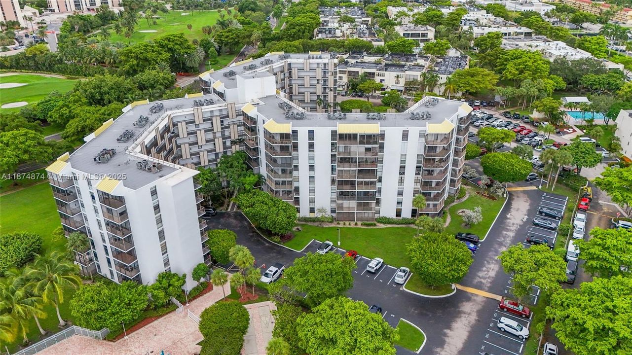 待售: $185,000 (1 贝兹, 1 浴室, 741 平方英尺)