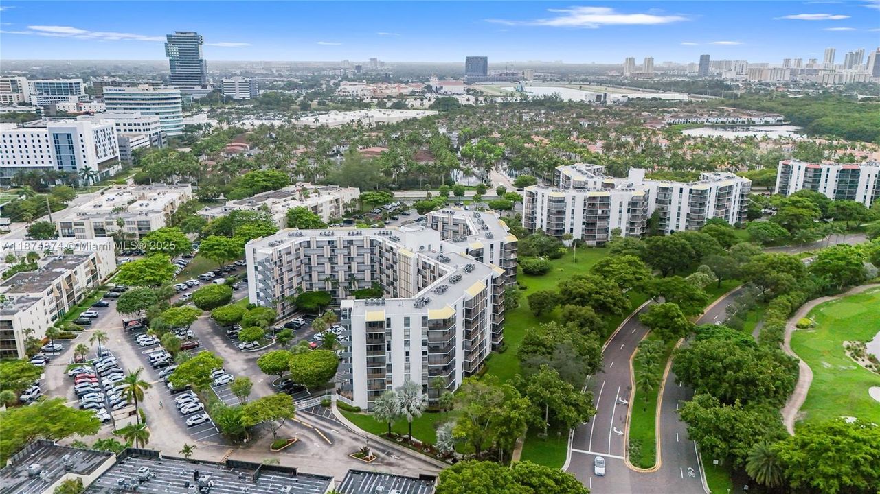 待售: $185,000 (1 贝兹, 1 浴室, 741 平方英尺)