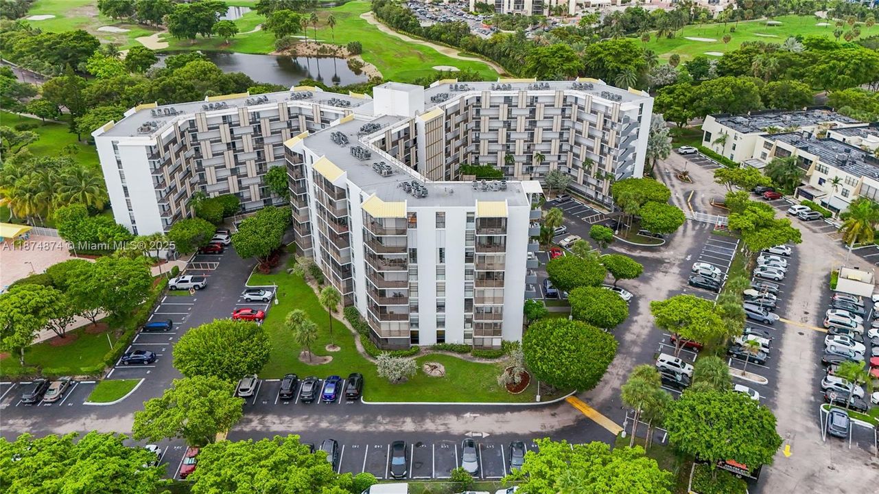 待售: $185,000 (1 贝兹, 1 浴室, 741 平方英尺)