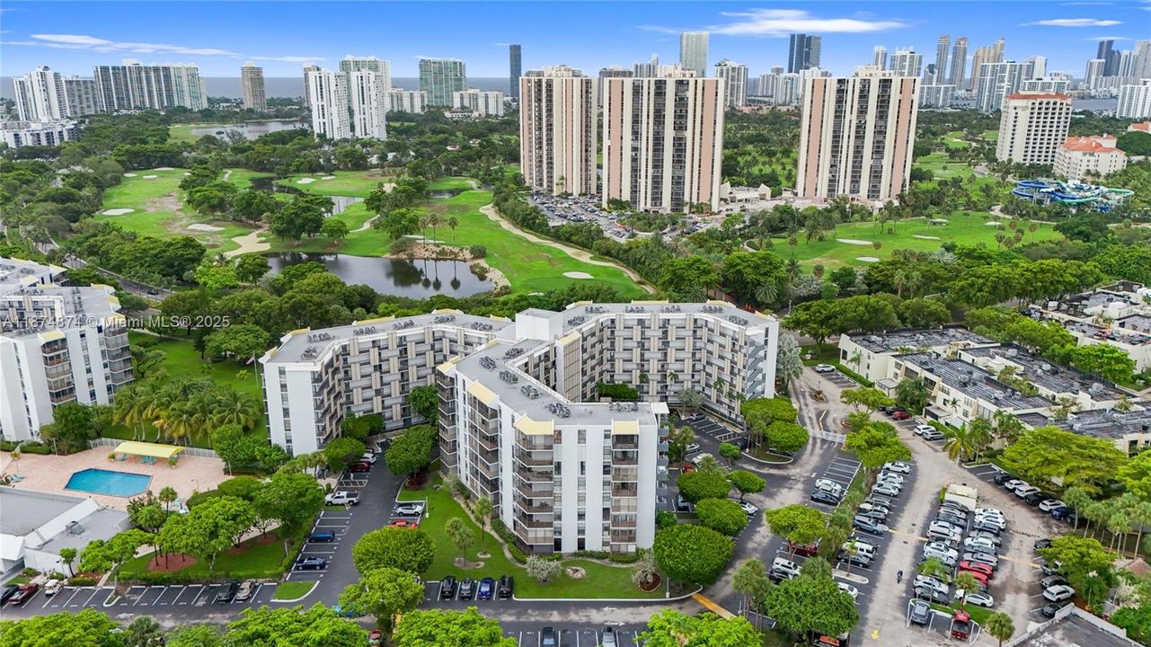 待售: $185,000 (1 贝兹, 1 浴室, 741 平方英尺)