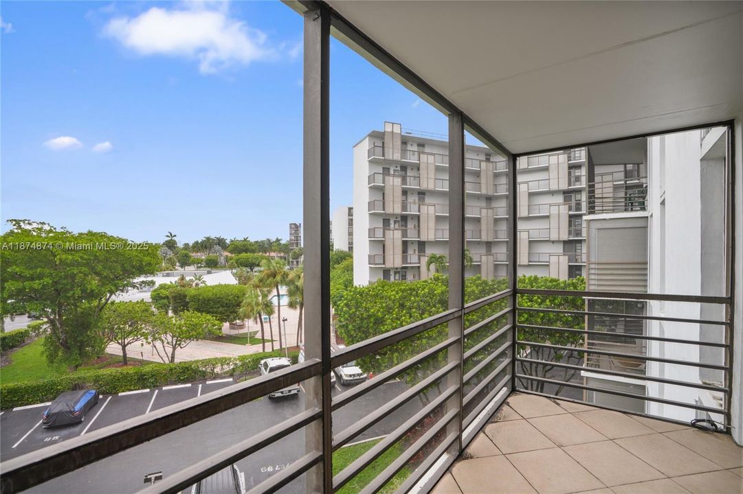 待售: $185,000 (1 贝兹, 1 浴室, 741 平方英尺)