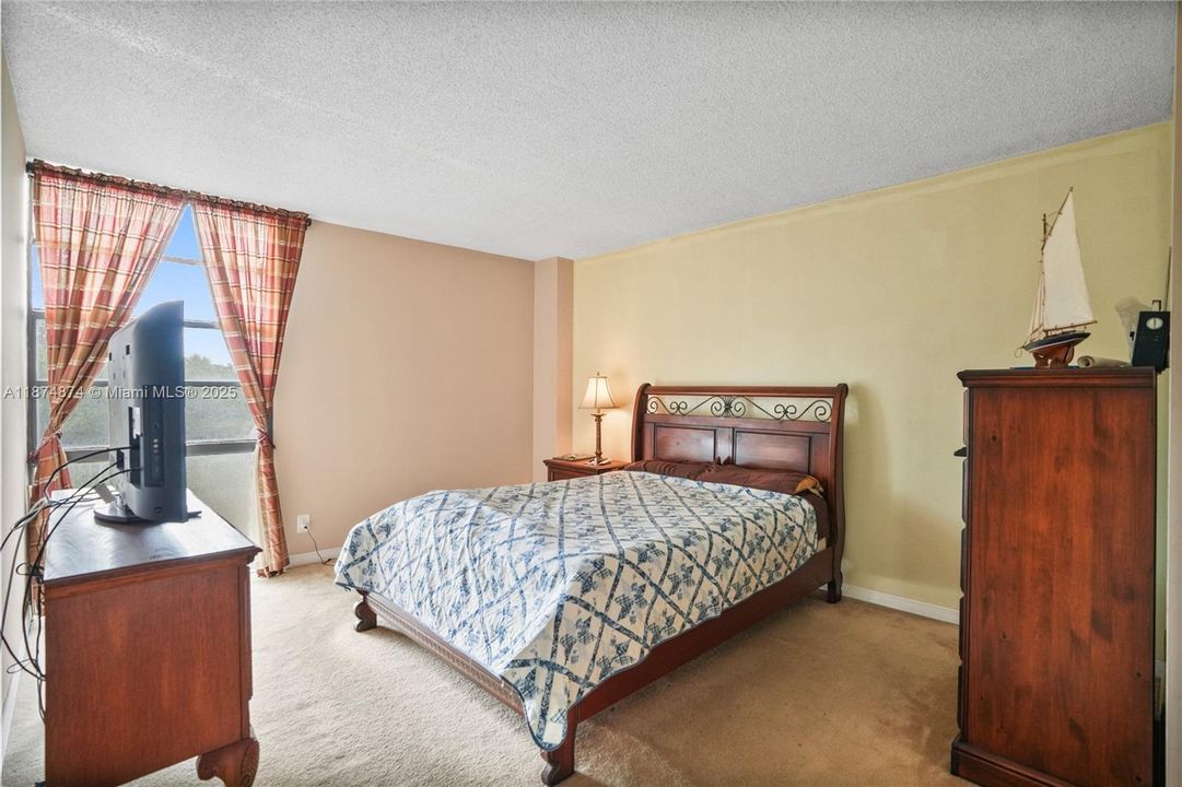 待售: $185,000 (1 贝兹, 1 浴室, 741 平方英尺)