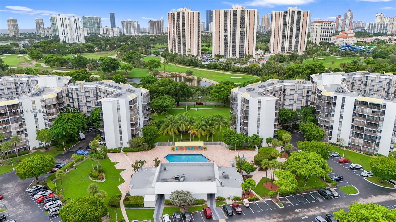 待售: $185,000 (1 贝兹, 1 浴室, 741 平方英尺)