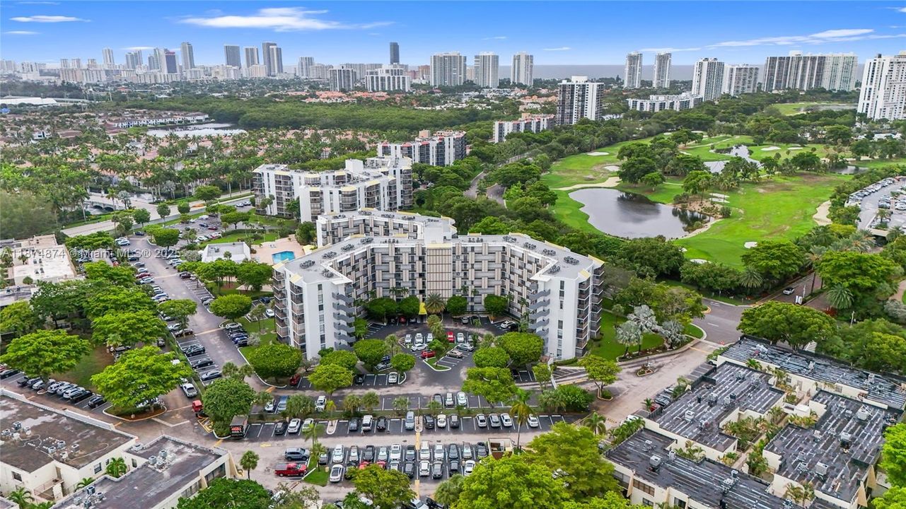 待售: $185,000 (1 贝兹, 1 浴室, 741 平方英尺)