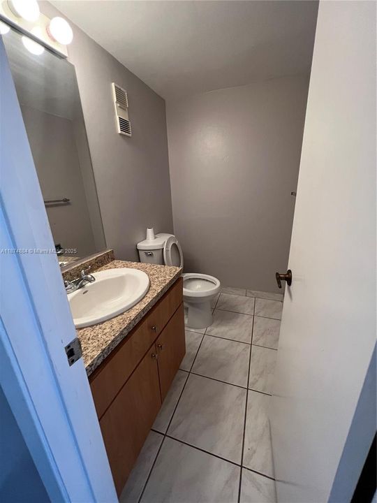 Active With Contract: $1,850 (1 beds, 1 baths, 756 Square Feet)