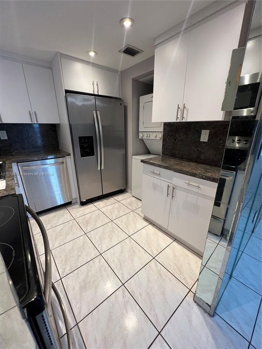 Active With Contract: $1,850 (1 beds, 1 baths, 756 Square Feet)